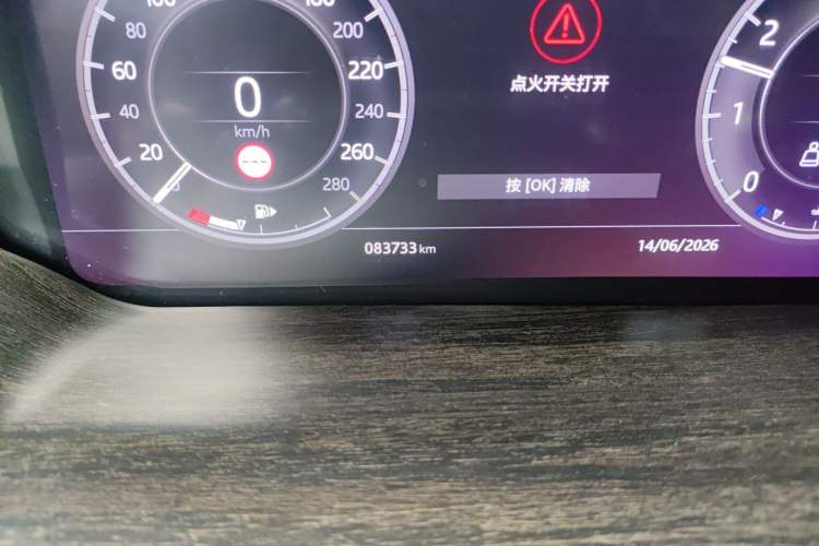 Used Land Rover Discovery Sport 2020 249 PS R-Dynamic Performance Tech Edition 5 Seats Odometer Close Up