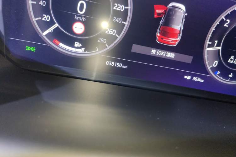 Used Land Rover Discovery Sport 2020 249 PS R-Dynamic Performance Edition Odometer Close Up