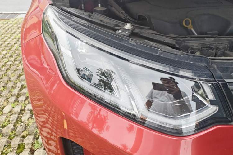 Used Land Rover Discovery Sport 2020 249 PS R-Dynamic Performance Edition Right Front Headlight