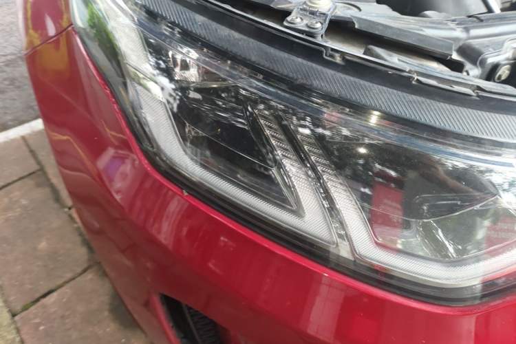 Used Land Rover Discovery Sport 2020 249 PS R-Dynamic Performance Tech Edition 5 Seats Right Front Headlight