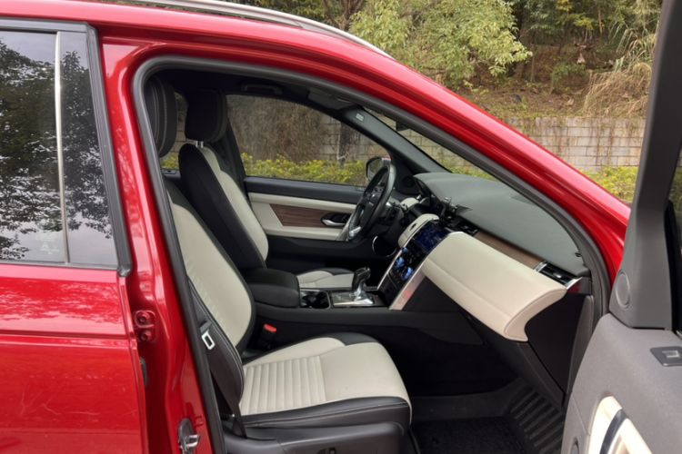 Used Land Rover Discovery Sport 2020 249 PS R-Dynamic Performance Edition Right Front Seat