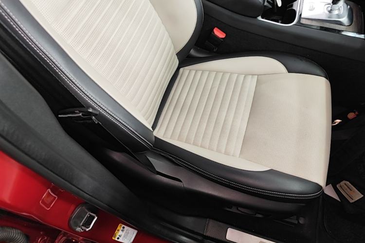 Used Land Rover Discovery Sport 2020 249 PS R-Dynamic Performance Edition Right Front Seat