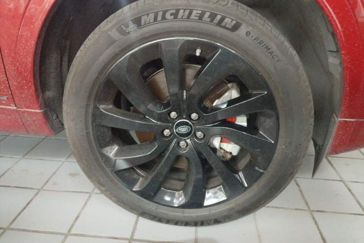 Used Land Rover Discovery Sport 2020 249 PS R-Dynamic Performance Edition Right Front Wheel Hub