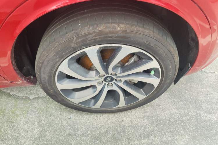 Used Land Rover Discovery Sport 2020 249 PS R-Dynamic Performance Edition Right Front Wheel Hub