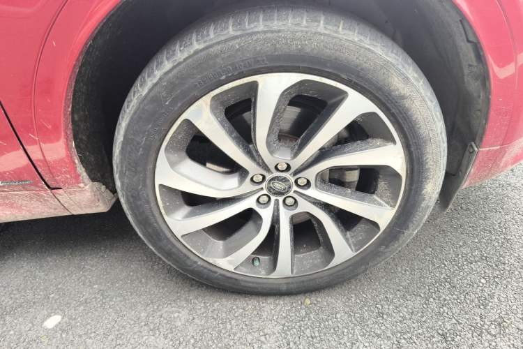 Used Land Rover Discovery Sport 2020 249 PS R-Dynamic Performance Edition Right Front Wheel Hub