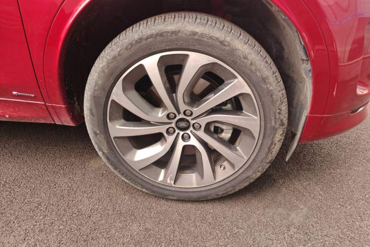 Used Land Rover Discovery Sport 2020 249 PS R-Dynamic Performance Edition Right Front Wheel Hub