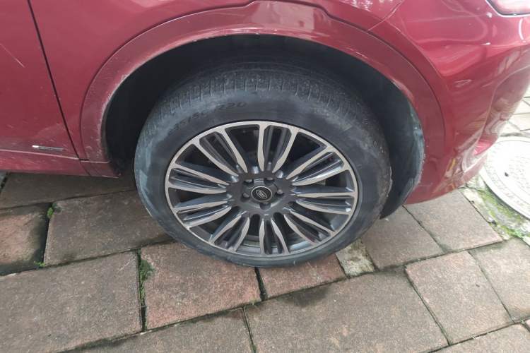 Used Land Rover Discovery Sport 2020 249 PS R-Dynamic Performance Tech Edition 5 Seats Right Front Wheel Hub