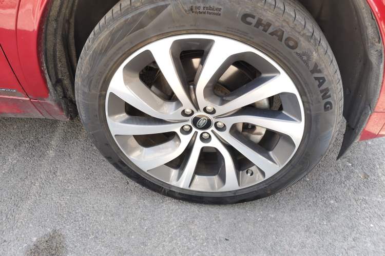 Used Land Rover Discovery Sport 2020 249 PS R-Dynamic Performance Edition Right Front Wheel Hub