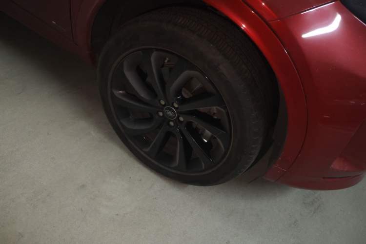 Used Land Rover Discovery Sport 2020 249 PS R-Dynamic Performance Tech Edition 7 Seats Right Front Wheel Hub