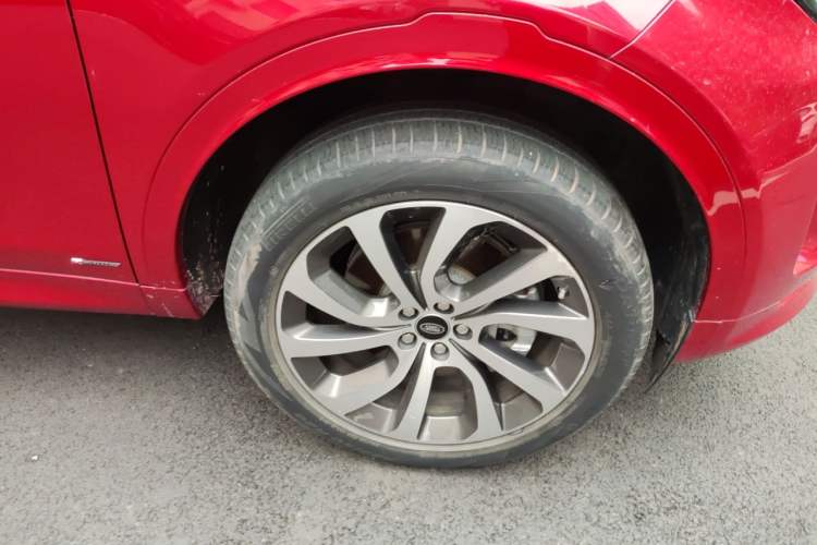 Used Land Rover Discovery Sport 2020 249 PS R-Dynamic Performance Edition Right Front Wheel Hub
