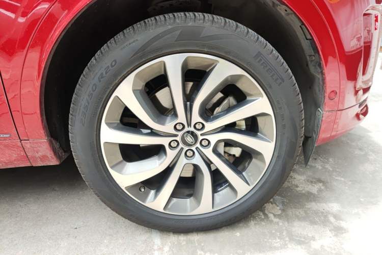 Used Land Rover Discovery Sport 2020 249 PS R-Dynamic Performance Tech Edition 5 Seats Right Front Wheel Hub