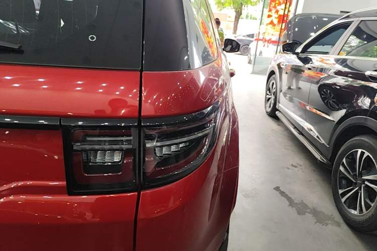 Used Land Rover Discovery Sport 2020 249 PS R-Dynamic Performance Edition Right Rear Taillight