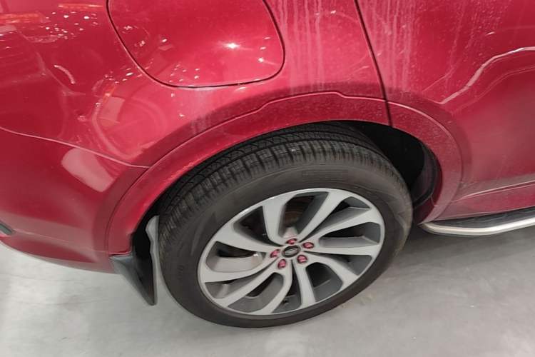 Used Land Rover Discovery Sport 2020 249 PS R-Dynamic Performance Edition Right Rear Wheel Hub