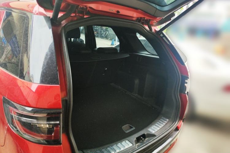 Used Land Rover Discovery Sport 2020 249 PS R-Dynamic Performance Edition Trunk
