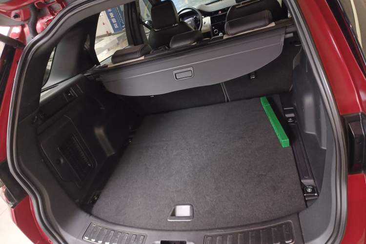 Used Land Rover Discovery Sport 2020 249 PS R-Dynamic Performance Edition Trunk