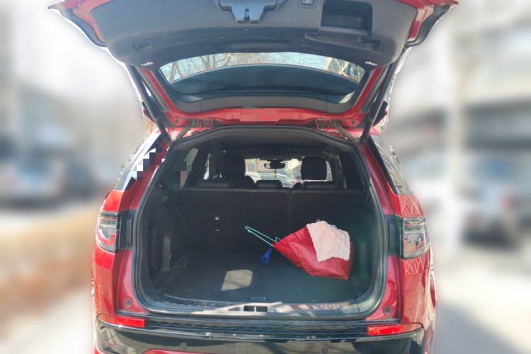 Used Land Rover Discovery Sport 2020 249 PS R-Dynamic Performance Edition Trunk