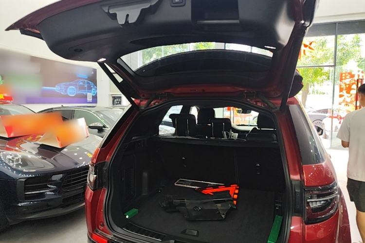 Used Land Rover Discovery Sport 2020 249 PS R-Dynamic Performance Edition Trunk