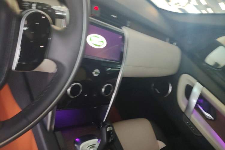 Used Land Rover Discovery Sport 2020 249 PS R-Dynamic Luxury Custom Edition Audio And AC Panel