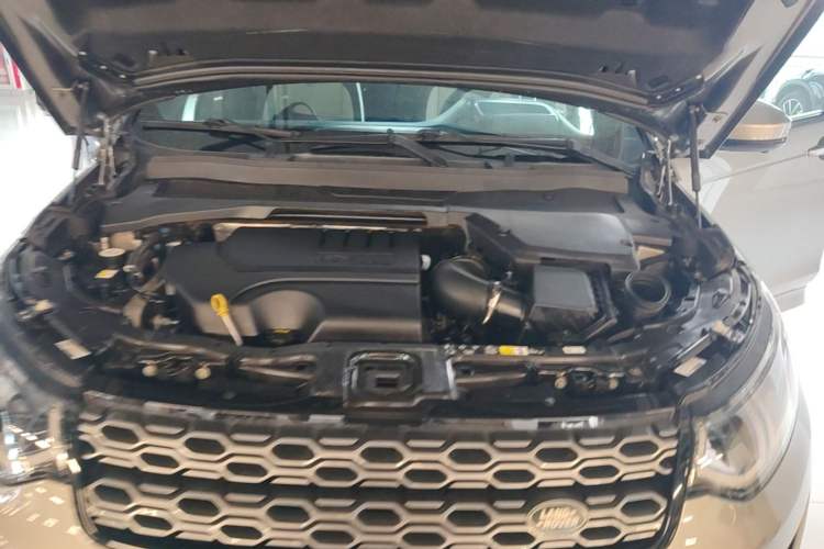Used Land Rover Discovery Sport 2020 249 PS R-Dynamic Luxury Custom Edition Engine Bay