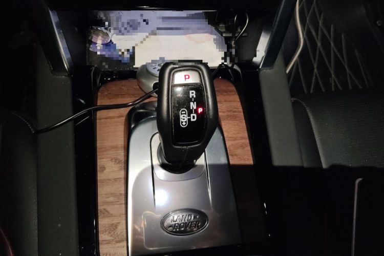 Used Land Rover Discovery Sport 2020 249 PS R-Dynamic Performance Tech Edition 7 Seats Gear Lever