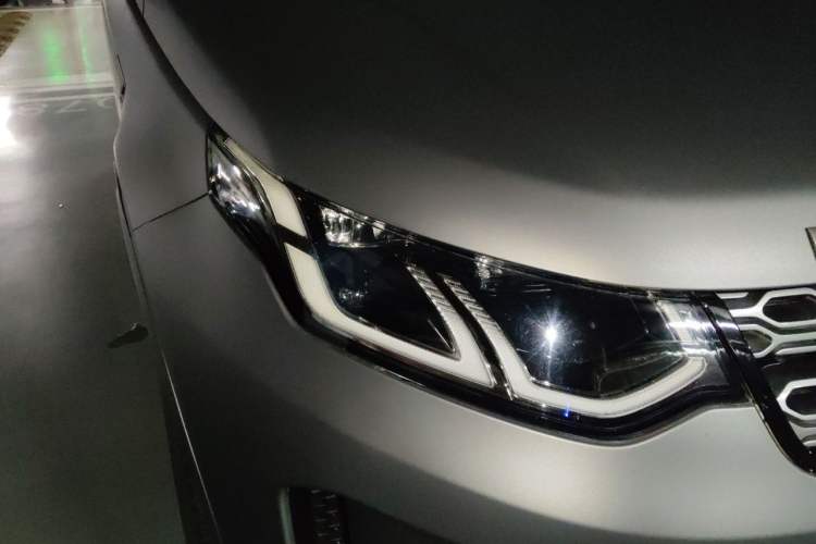 Used Land Rover Discovery Sport 2020 249 PS R-Dynamic Performance Tech Edition 7 Seats Right Front Headlight