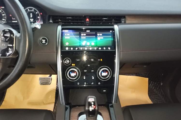 Used Land Rover Discovery Sport 2020 249 PS R-Dynamic Performance Tech Edition 7 Seats Audio And AC Panel