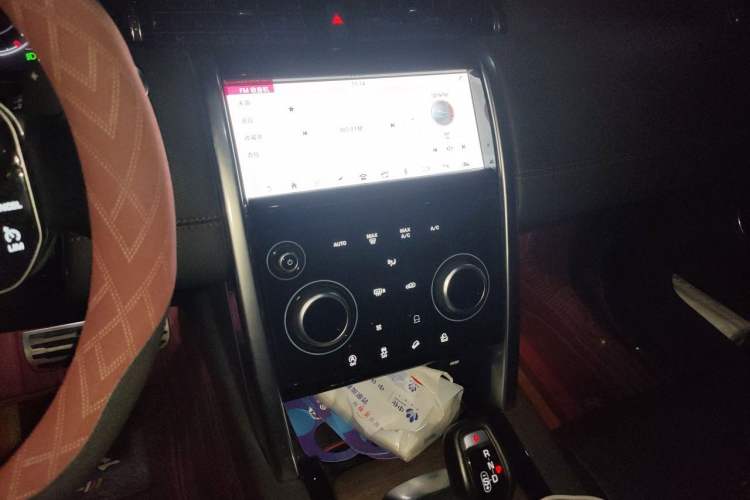 Used Land Rover Discovery Sport 2020 249 PS R-Dynamic Performance Edition Audio And AC Panel