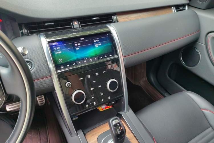Used Land Rover Discovery Sport 2020 249 PS R-Dynamic Performance Edition Audio And AC Panel