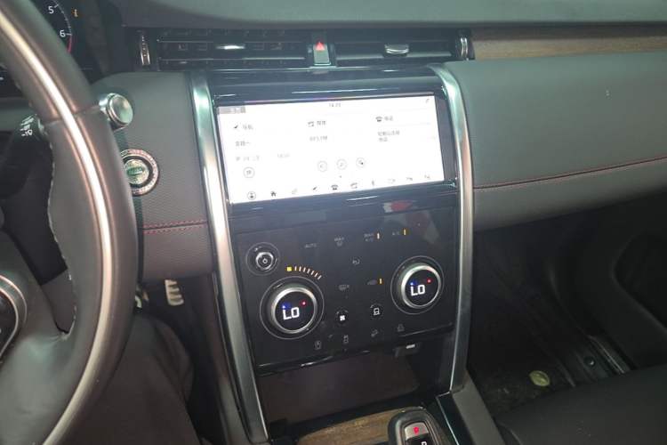 Used Land Rover Discovery Sport 2020 249 PS R-Dynamic Performance Tech Edition 5 Seats Audio And AC Panel