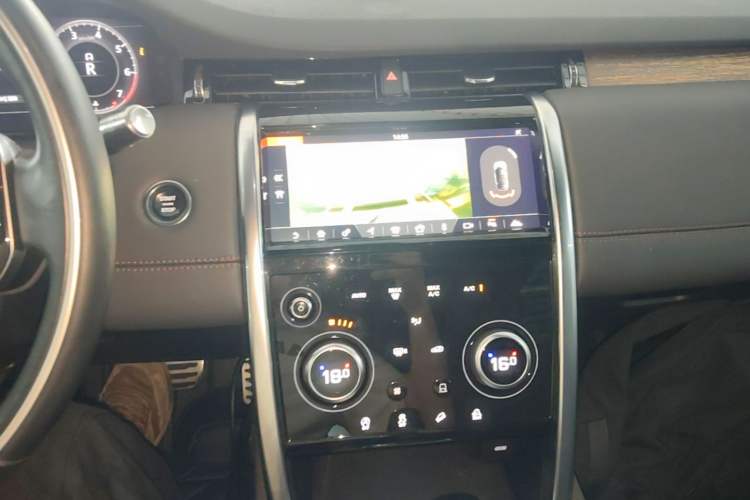 Used Land Rover Discovery Sport 2020 249 PS R-Dynamic Performance Edition Audio And AC Panel
