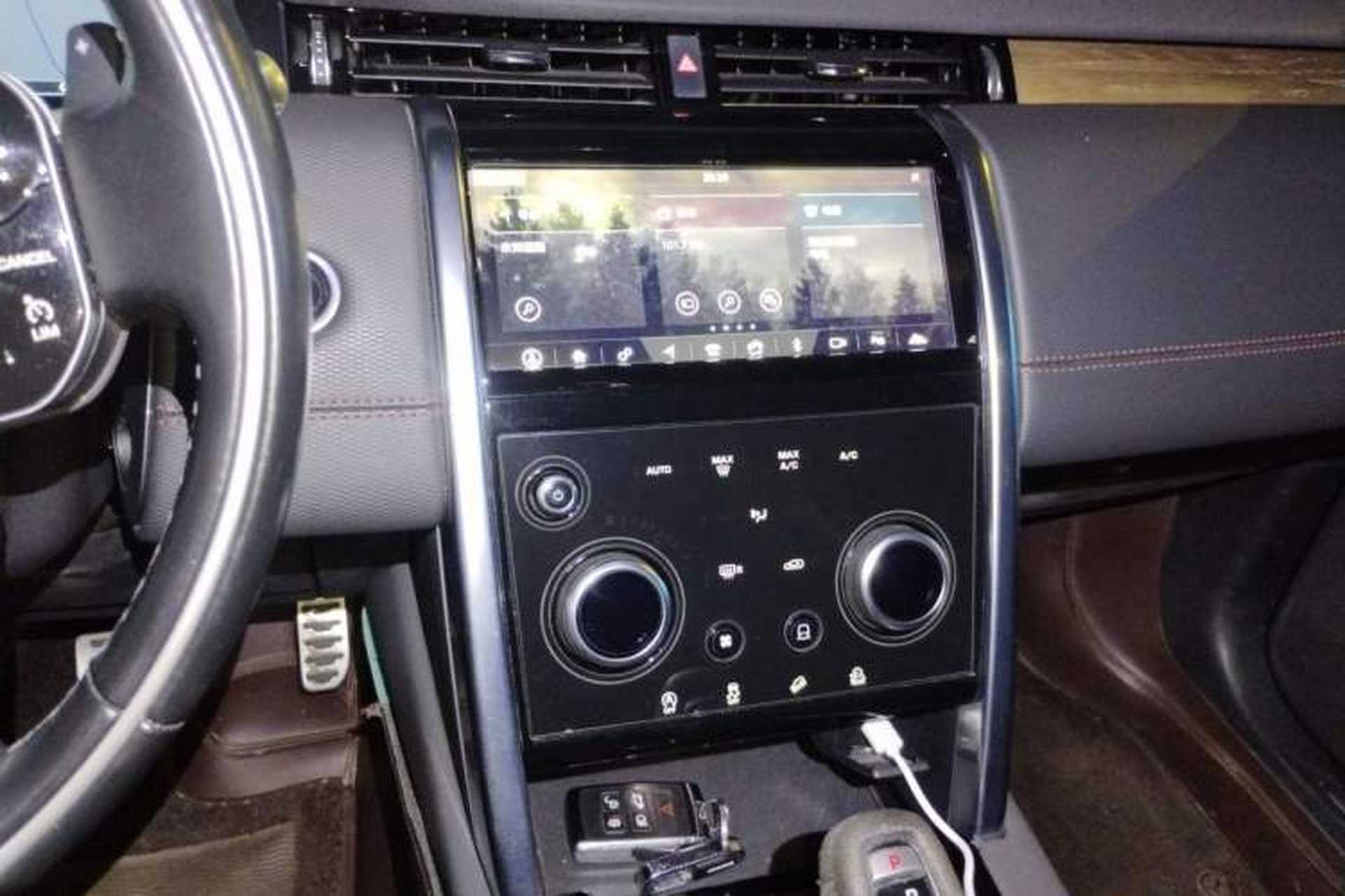 Used Land Rover Discovery Sport 2020 249 PS R-Dynamic Performance Edition Audio And AC Panel