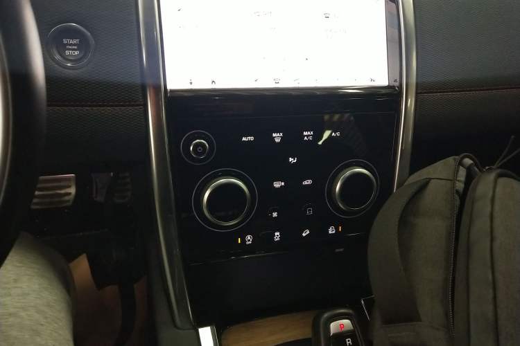 Used Land Rover Discovery Sport 2020 249 PS R-Dynamic Performance Edition Audio And AC Panel