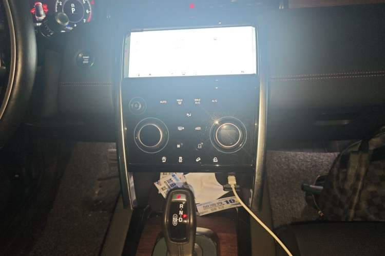 Used Land Rover Discovery Sport 2020 249 PS R-Dynamic Performance Edition Audio And AC Panel