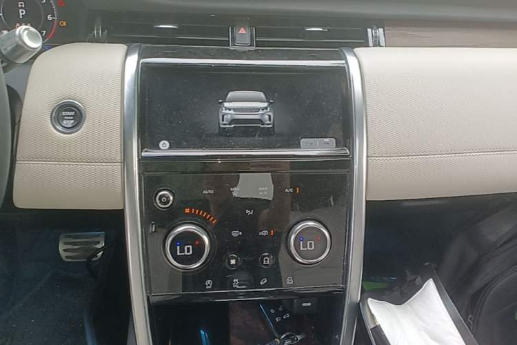 Used Land Rover Discovery Sport 2020 249 PS R-Dynamic Performance Edition Audio And AC Panel