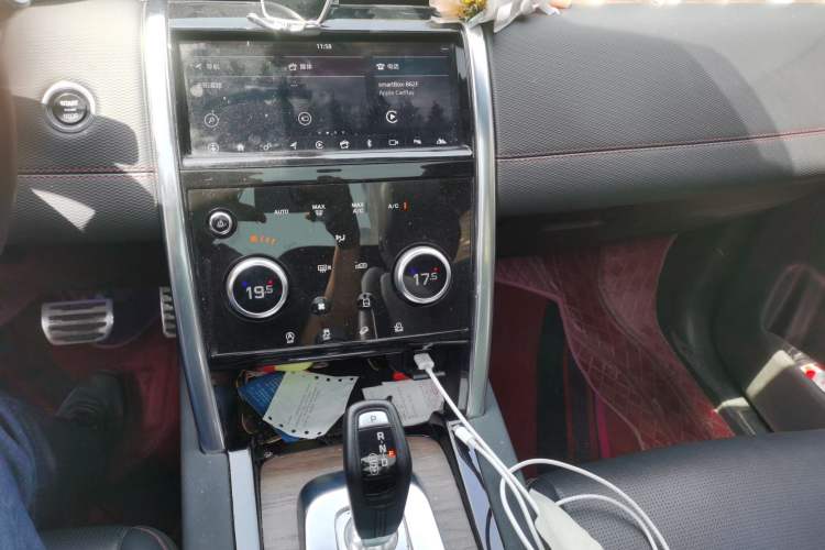 Used Land Rover Discovery Sport 2020 249 PS R-Dynamic Performance Edition Audio And AC Panel