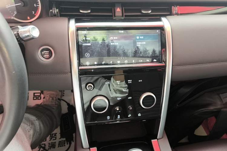 Used Land Rover Discovery Sport 2020 200 PS Family Edition Audio And AC Panel