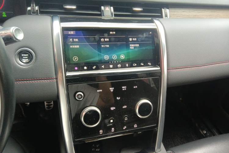 Used Land Rover Discovery Sport 2020 249 PS R-Dynamic Performance Edition Audio And AC Panel
