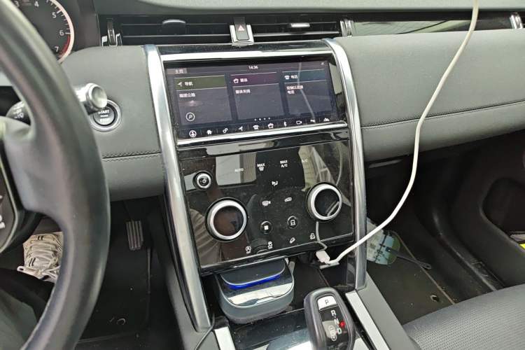 Used Land Rover Discovery Sport 2020 200 PS Family Edition Audio And AC Panel