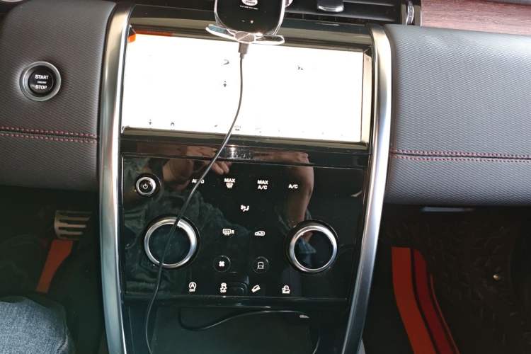 Used Land Rover Discovery Sport 2020 249 PS R-Dynamic Performance Tech Edition 7 Seats Audio And AC Panel