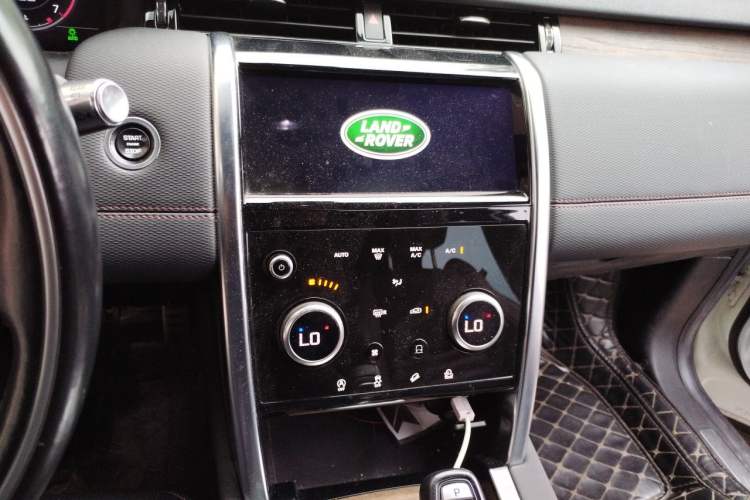Used Land Rover Discovery Sport 2020 249 PS R-Dynamic Performance Edition Audio And AC Panel