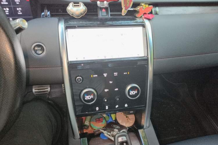 Used Land Rover Discovery Sport 2020 249 PS R-Dynamic Performance Edition Audio And AC Panel