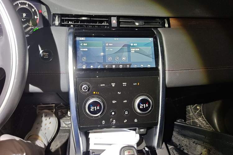 Used Land Rover Discovery Sport 2020 249 PS R-Dynamic Performance Edition Audio And AC Panel