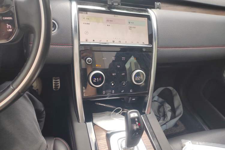 Used Land Rover Discovery Sport 2020 249 PS R-Dynamic Performance Edition Audio And AC Panel