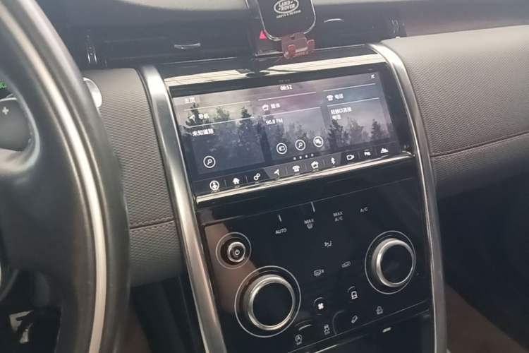 Used Land Rover Discovery Sport 2020 249 PS R-Dynamic Performance Edition Audio And AC Panel
