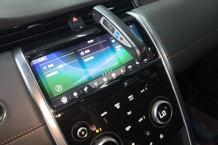 Used Land Rover Discovery Sport 2020 249 PS R-Dynamic Performance Edition Audio And AC Panel