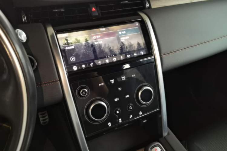 Used Land Rover Discovery Sport 2020 249 PS R-Dynamic Performance Tech Edition 7 Seats Audio And AC Panel