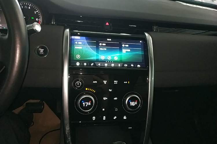 Used Land Rover Discovery Sport 2020 200 PS Family Edition Audio And AC Panel
