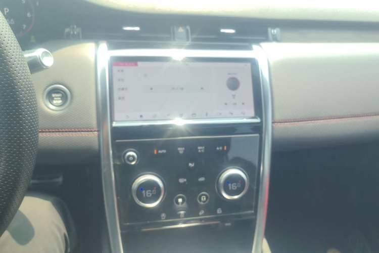 Used Land Rover Discovery Sport 2020 249 PS R-Dynamic Performance Tech Edition 5 Seats Audio And AC Panel