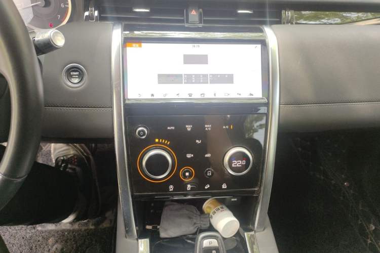 Used Land Rover Discovery Sport 2020 200 PS Family Edition Audio And AC Panel