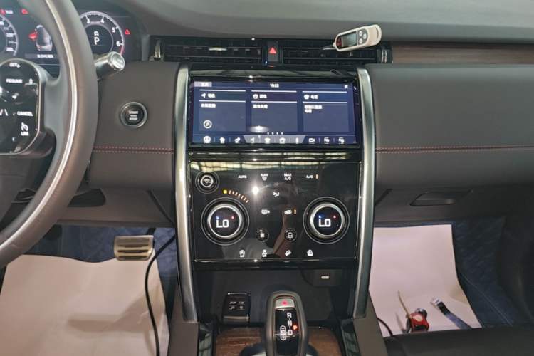 Used Land Rover Discovery Sport 2020 249 PS R-Dynamic Performance Tech Edition 5 Seats Audio And AC Panel